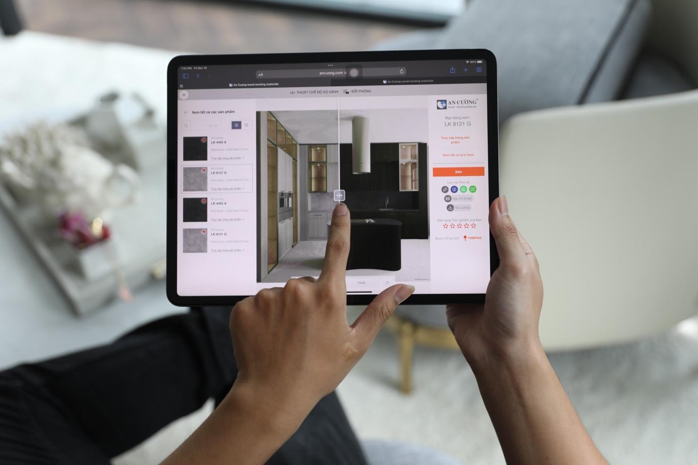 A person holding a tablet

Description automatically generated