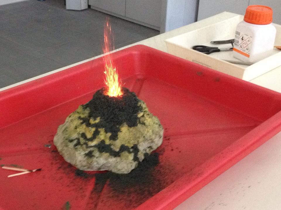 O vulcão no laboratório.jpg