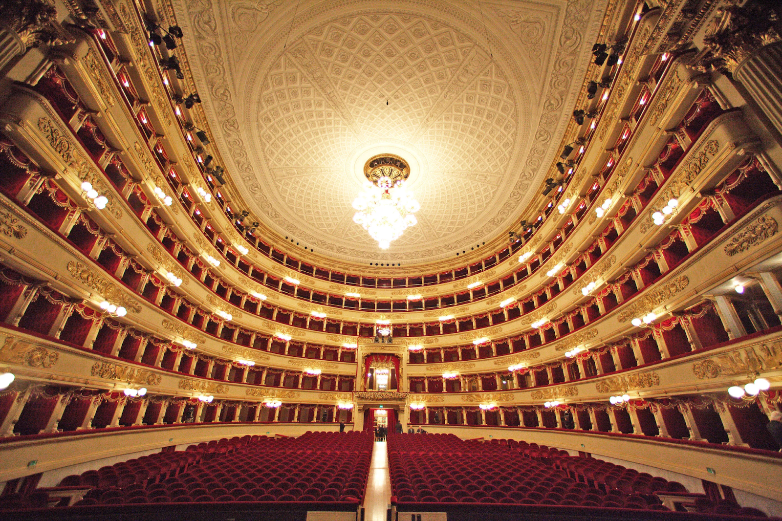Beautiful opera house | Be amazed with this heritage site