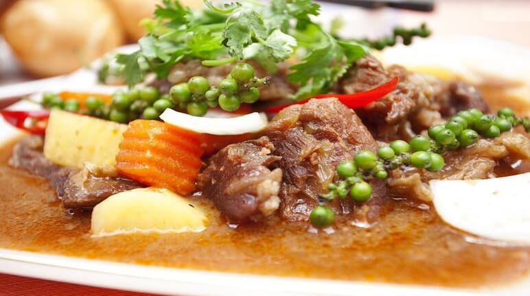 Gân bò hầm tiêu xanh