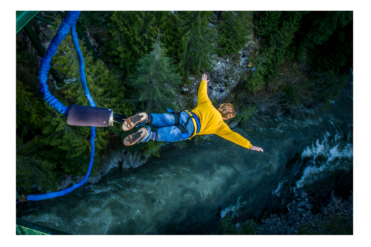 Bungee jumping near La Fortuna waterfall