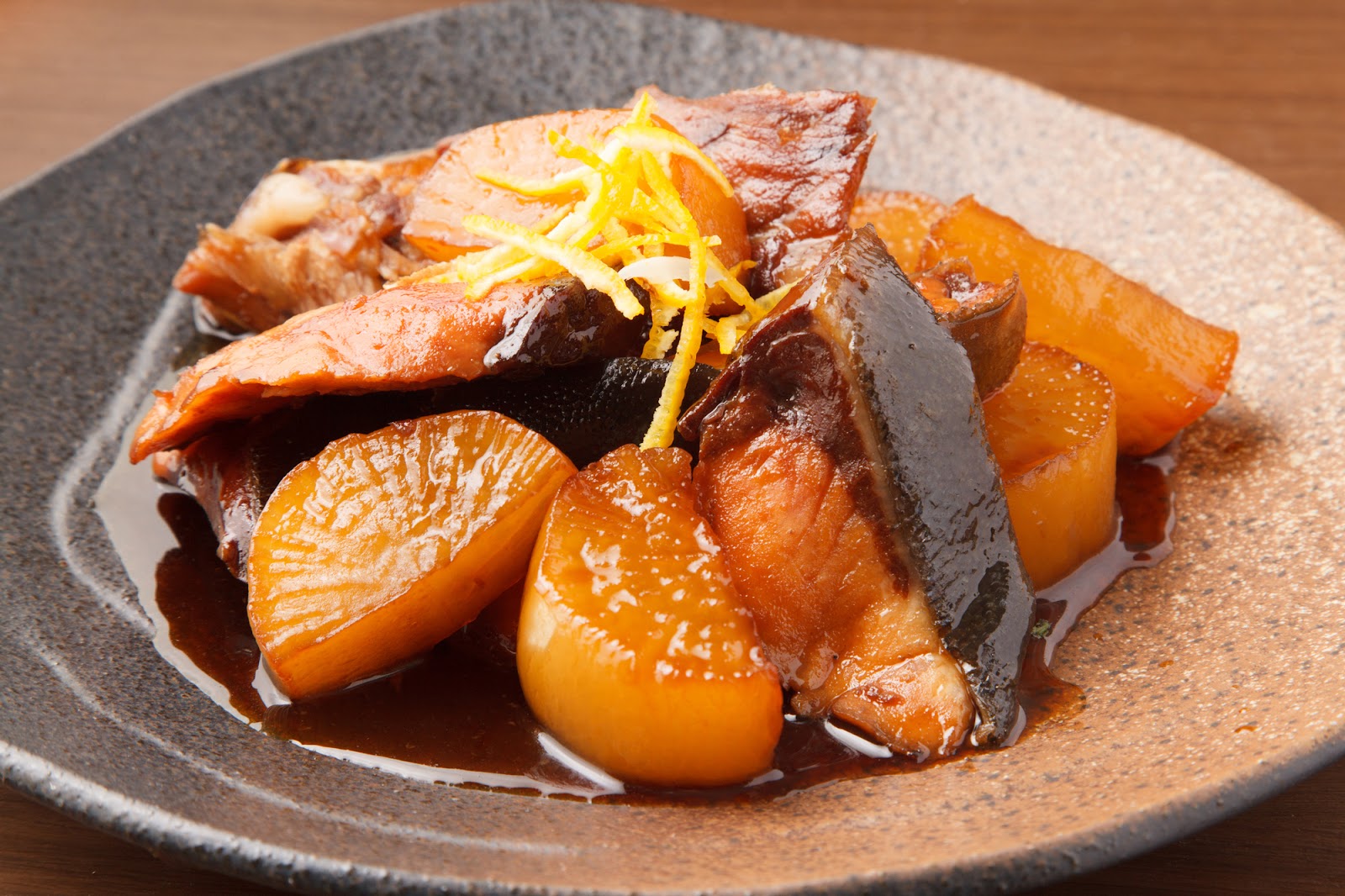 甘辛い味付けが食欲をそそる「ブリ大根」