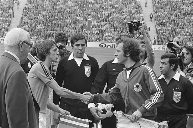 Cruyff e Beckenbauer antes do início da final da Copa do Mundo de 1974