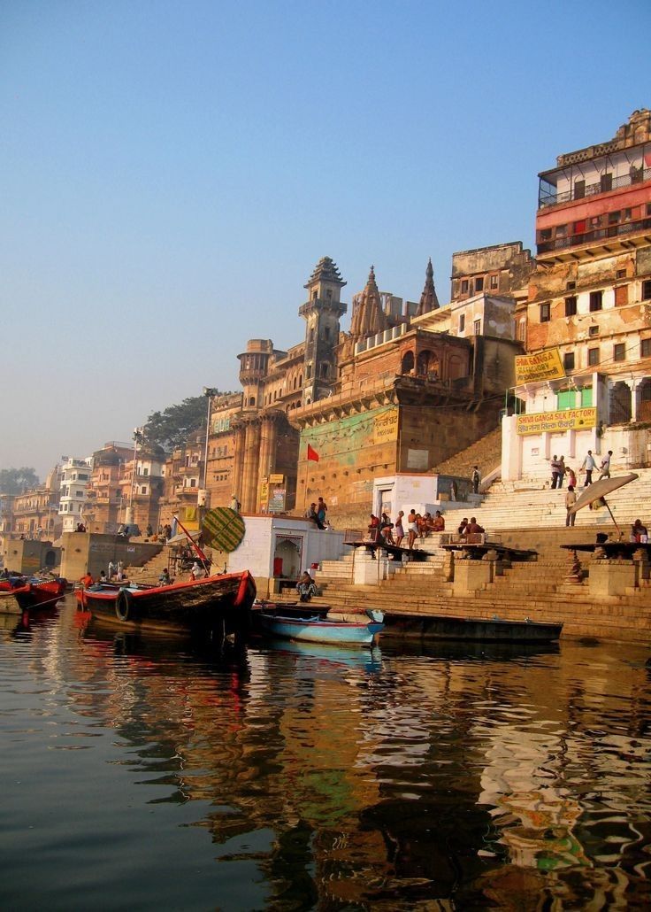 Exploring Traditional Techniques in Varanasi's Architecture - image 1