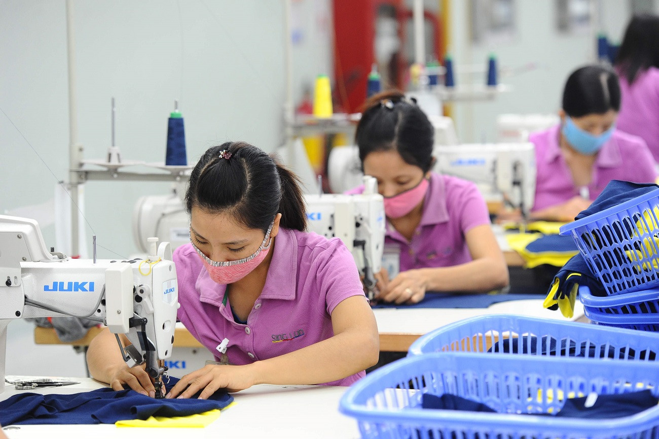   Nhiều công tác sản xuất phải tạm ngưng do nhu cầu thị trường bị ngưng đọng trước đó