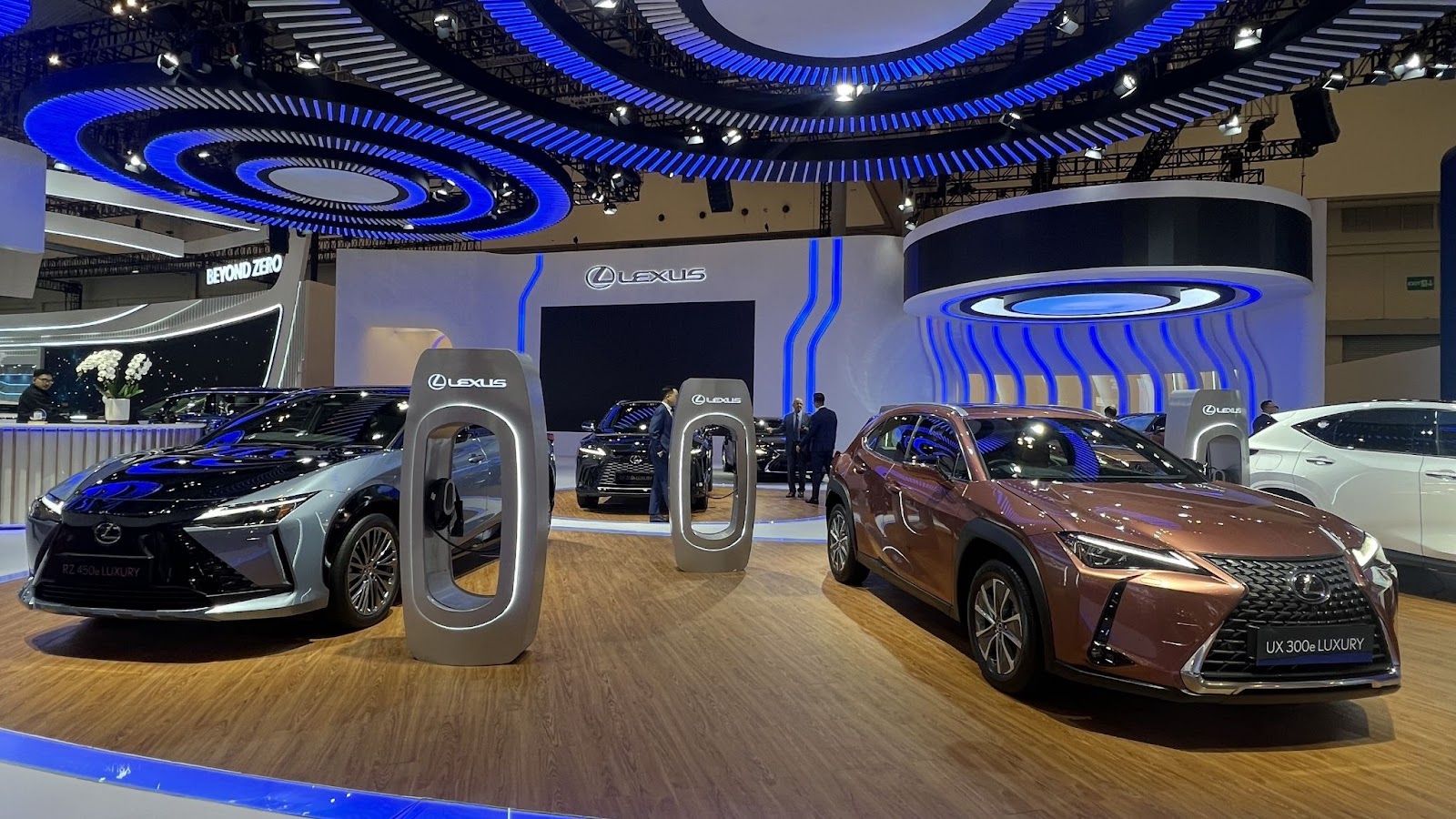 Booth Lexus
