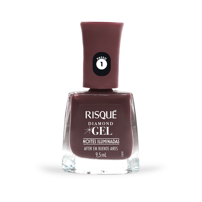 Frasco do esmalte After em Buenos Aires da linha Diamond Gel, o produto possui a cor de um nude escuro com fundo avermelhado.