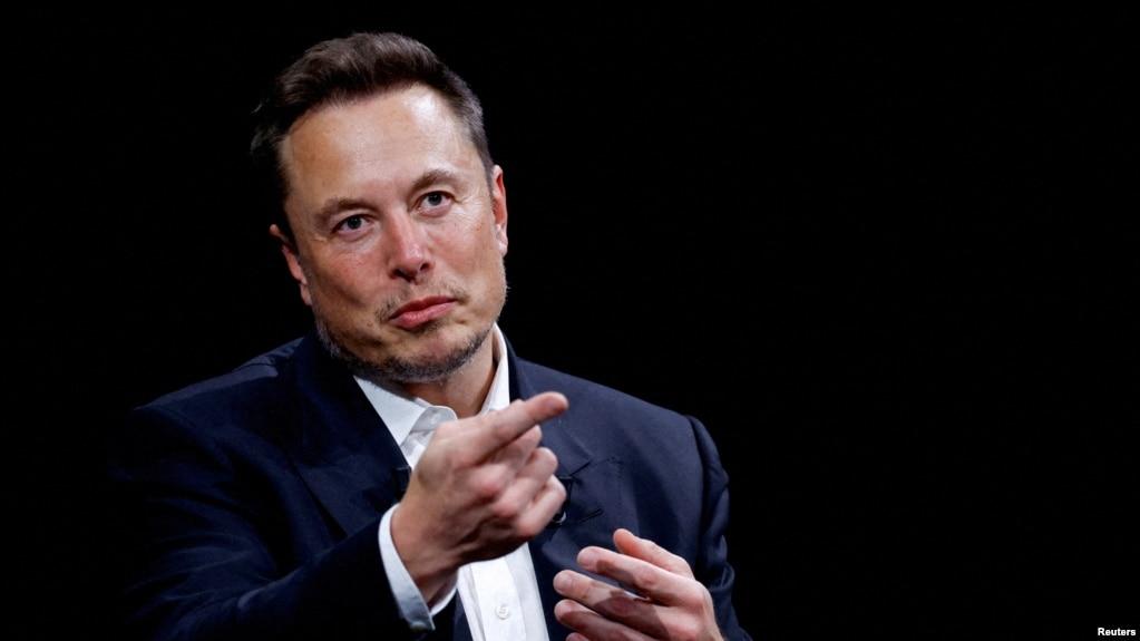 资料照片:在法国巴黎凡尔赛门展览中心,SpaceX和特斯拉公司首席执行官兼X公司(前身为 Twitter)所有者埃隆·马斯克(Elon Musk)在出席有关创新和初创企业的Viva Technology会议。 (2023年6月16日)