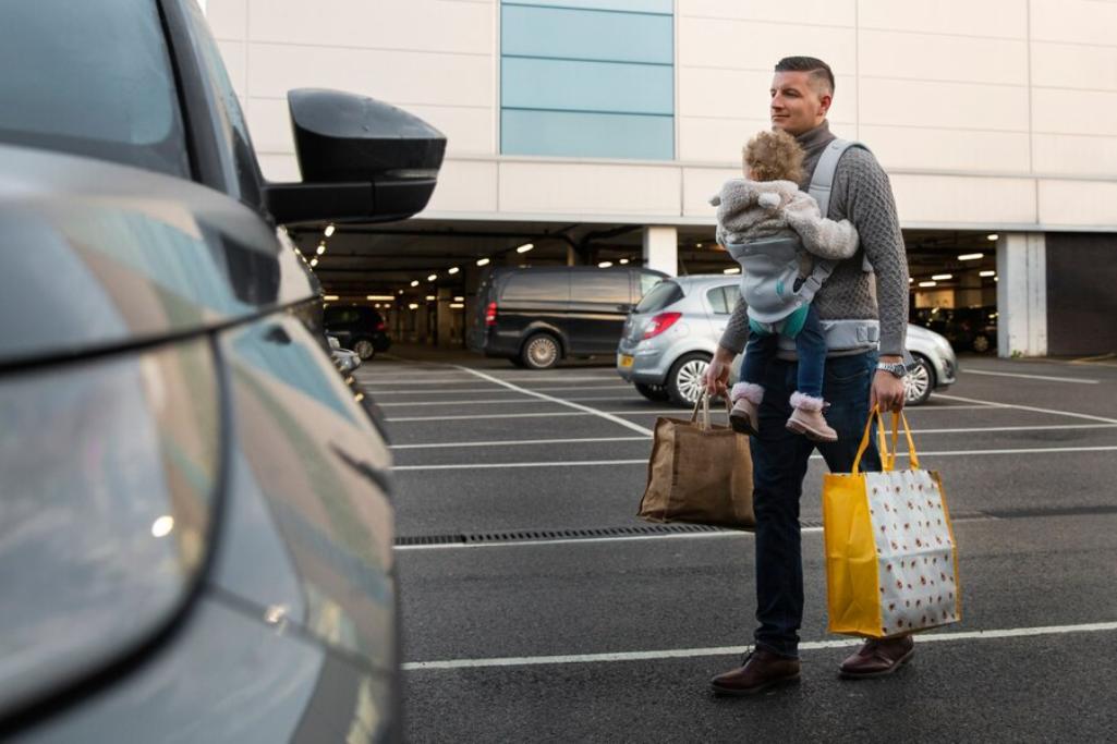 Advantages of Taking an Airport Taxi When Traveling with Kids