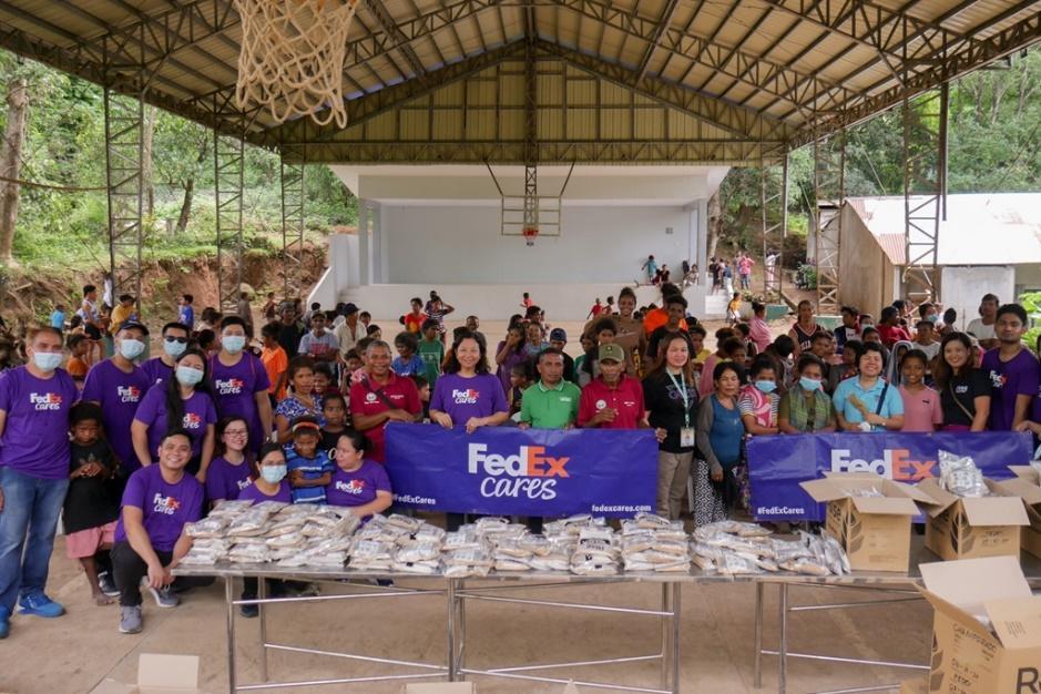 C:\Users\weng\Documents\FedEx Cares X RAH Meal Packs and Distribution\PR Photos\Photo 3.jpg