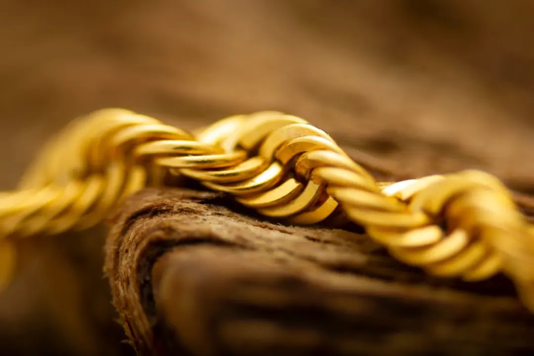 Decoding the Lengths and Weights of Cuban Link Chain