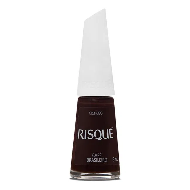 Frasco do esmalte Café Brasileiro da Risqué, um nude mais escuro com um fundo marrom.