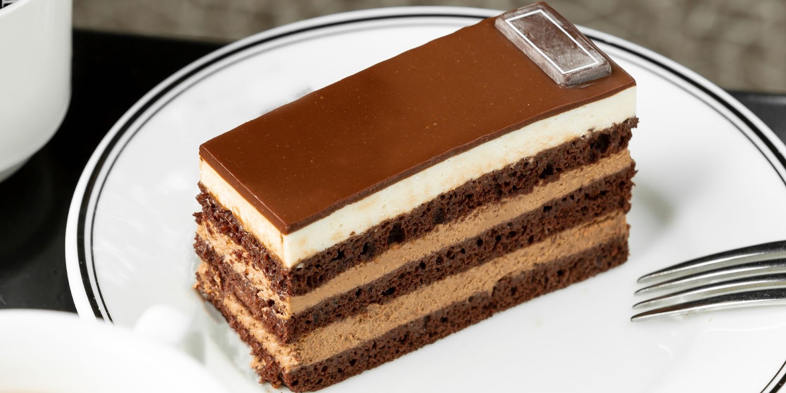 Tiramisu Cake Presentation Tips