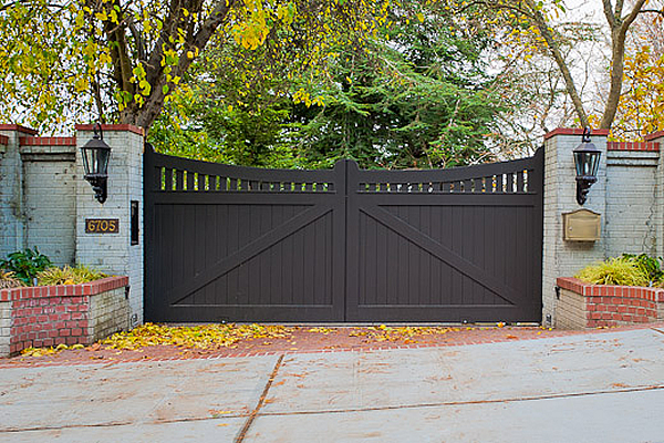 privacy driveway gates