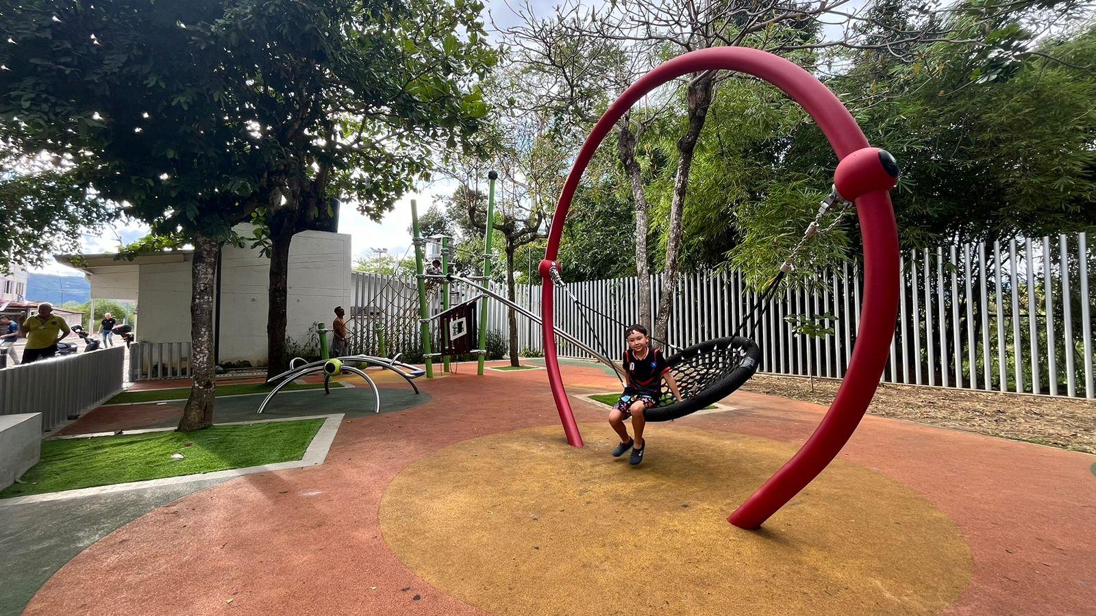 Barrio Santander estrena parque infantil