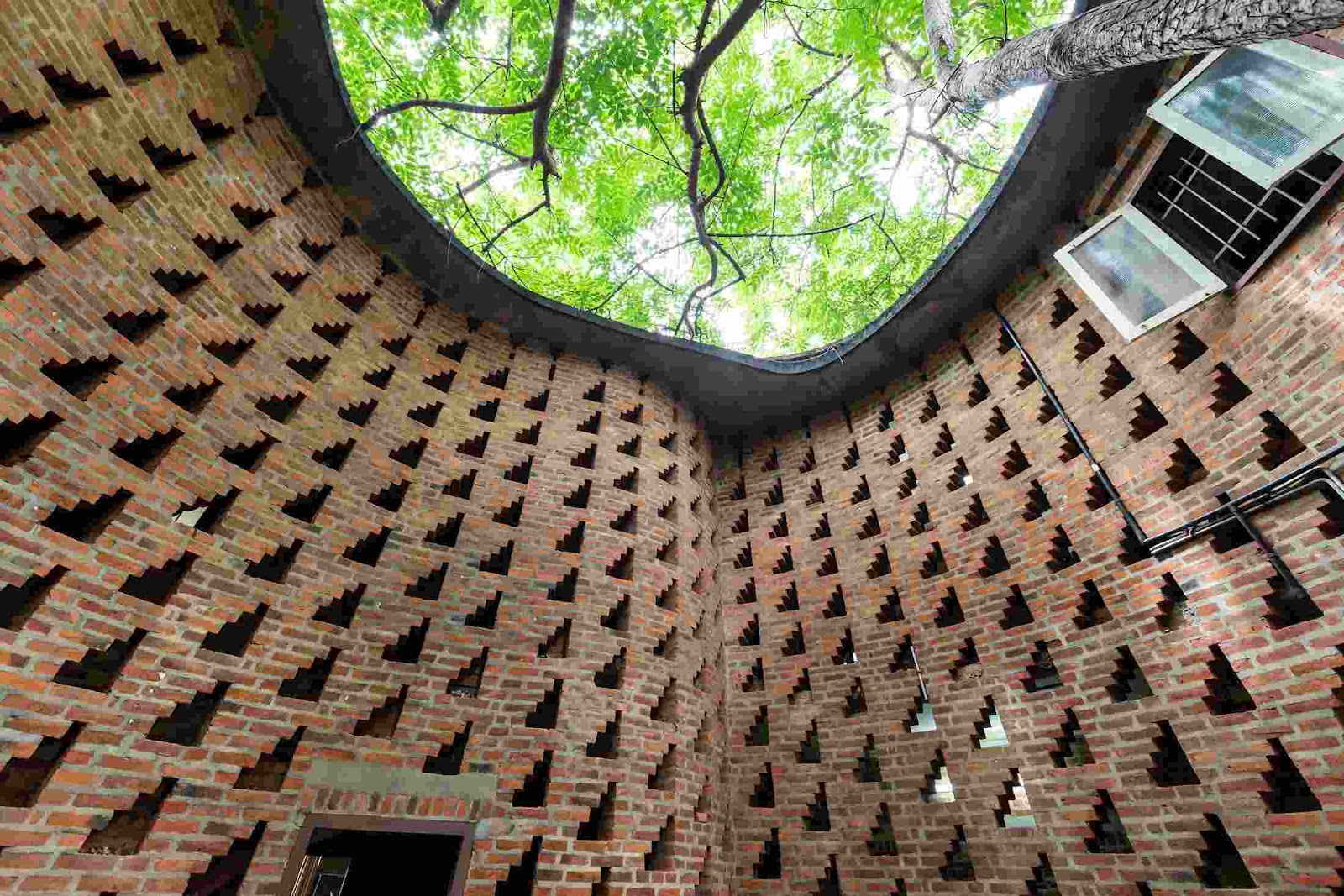 Centre for Development Studies - Brick in modern architecture - image 4.jpg
