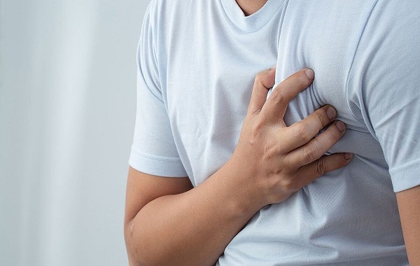 Khó thở là một triệu chứng của tình trạng tăng huyết áp