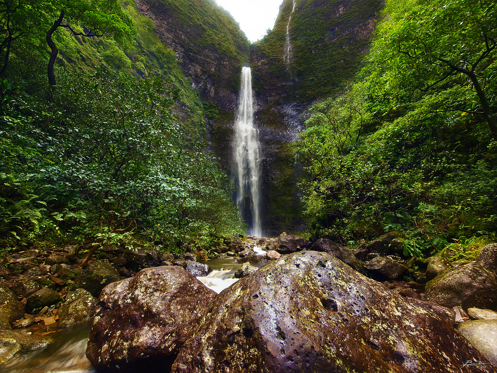 Waterfall between the mountains
