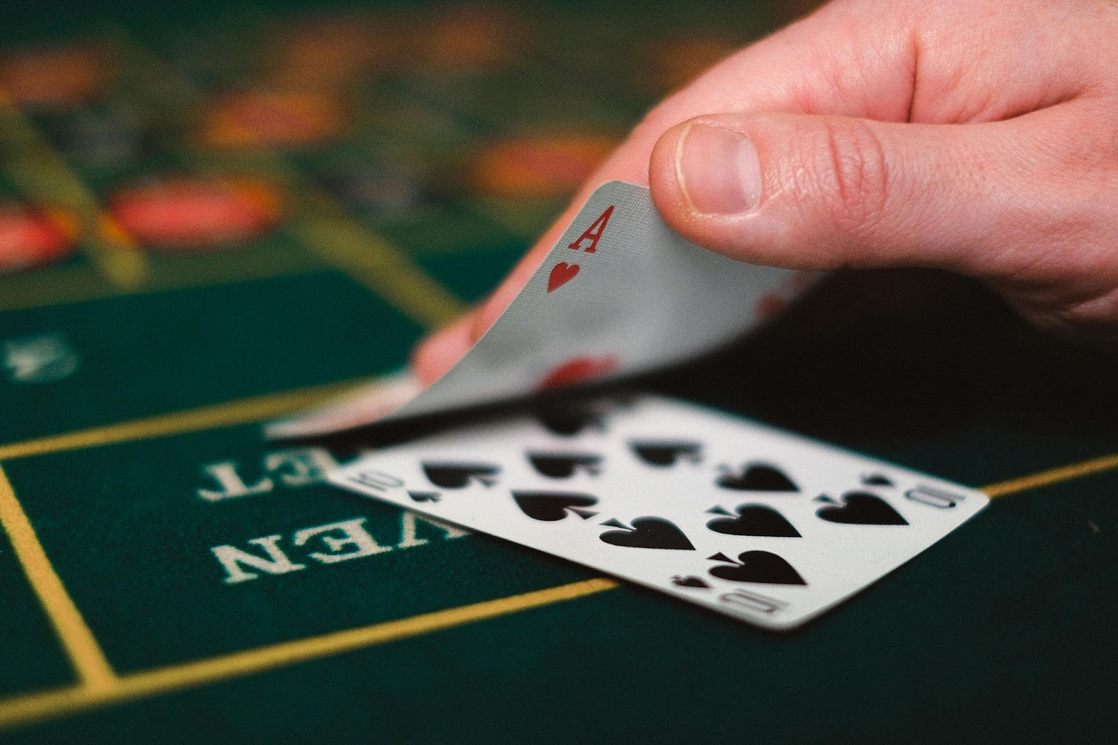 hidding Ace of Hearts while 10 of spades is is shown