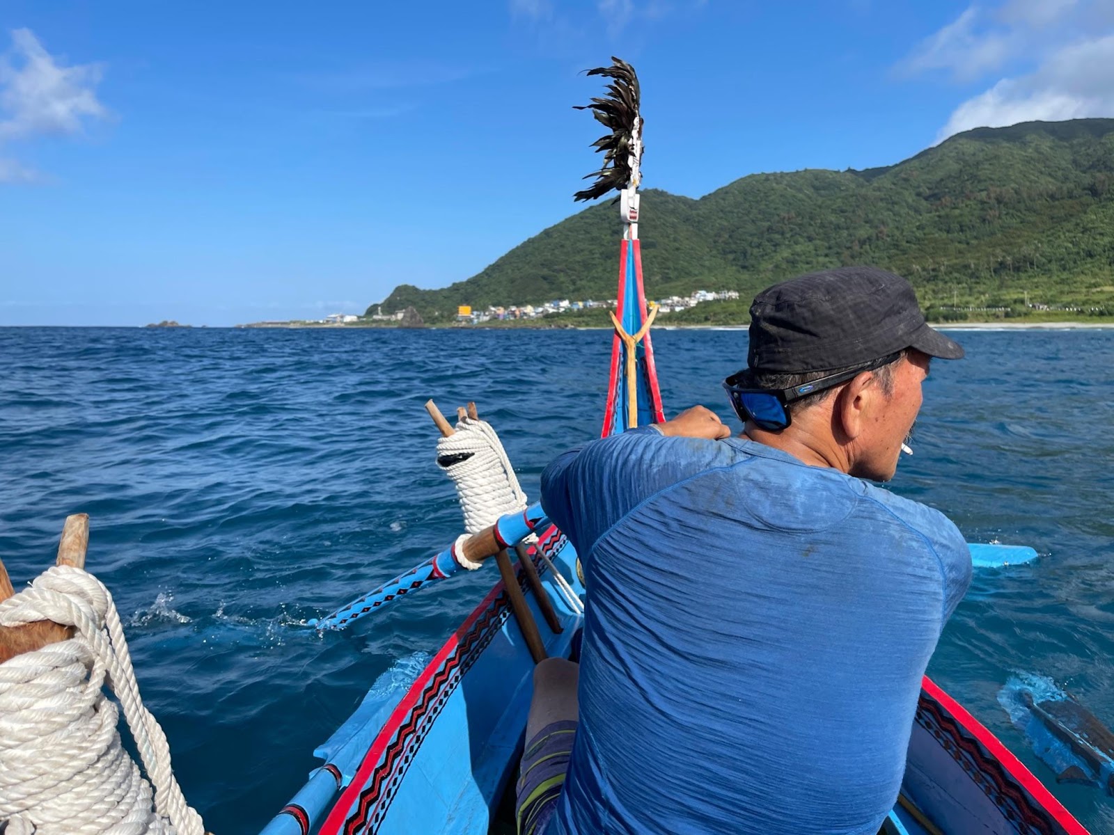 從體能旺盛到思想結實，夏曼・藍波安仍在海洋與文學裡，一次又一次地划槳