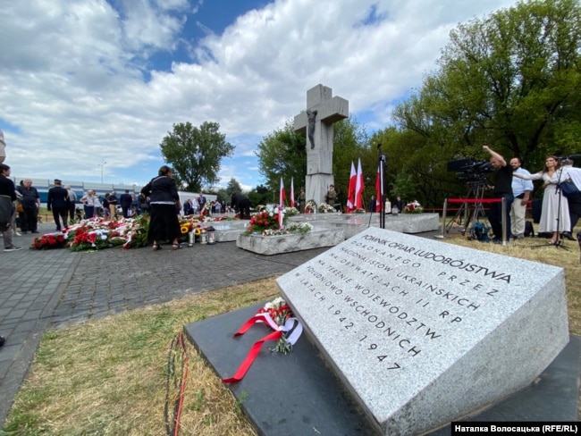 Пам'ятник жертвам Волинської трагедії у Варшаві. Польща, 11 липня 2023 року