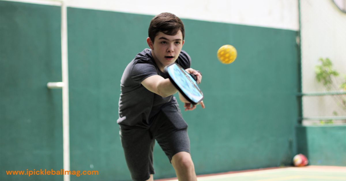 How to Hold Pickleball Paddle