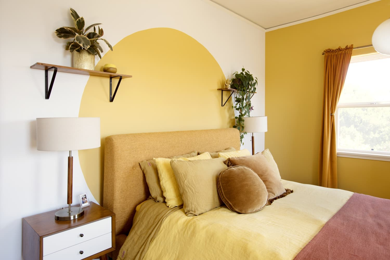 Phòng ngủ đầy sức sống với sắc vàng chanh