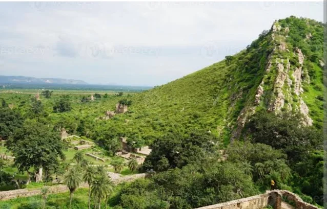 Echoes of Bhangarh: Exploring the Haunted History of Rajasthan’s Infamous Fort