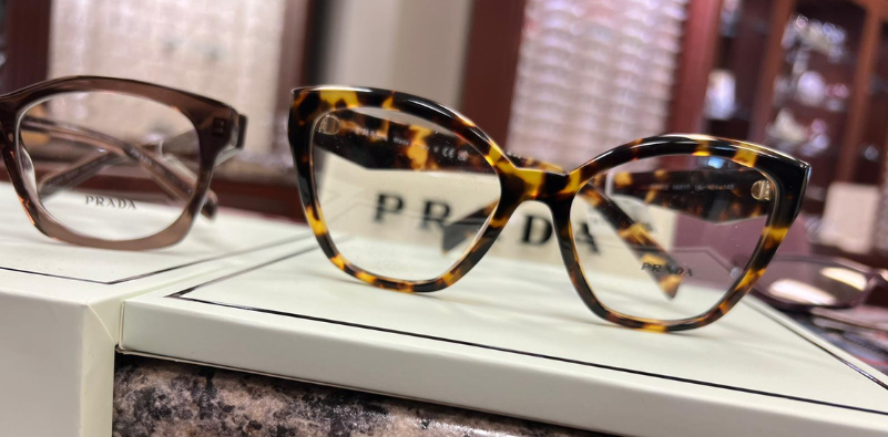 Cat-eye glasses