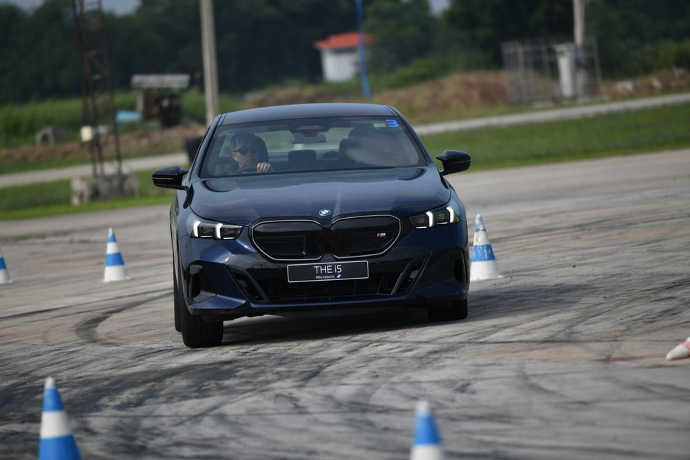 รถยนต์ไฟฟ้า BMW i5