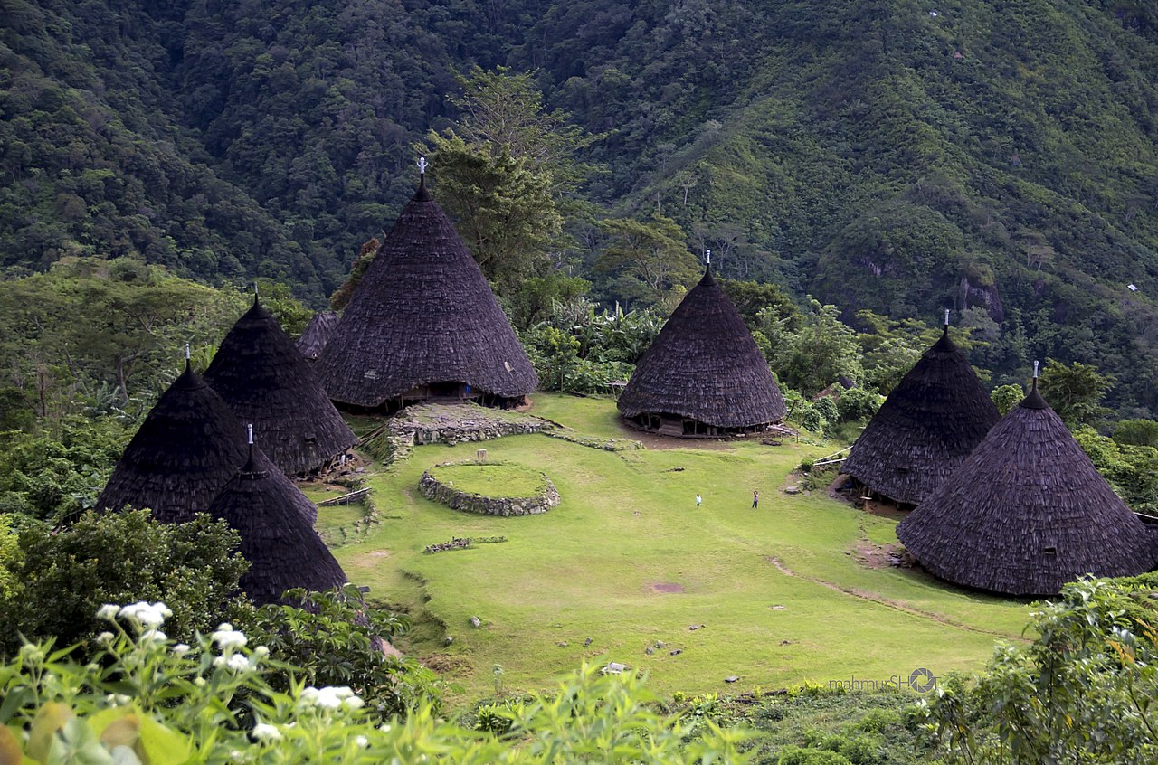 wisata desa adat di indonesia Desa Wae Rebo Nusa Tenggara Timur