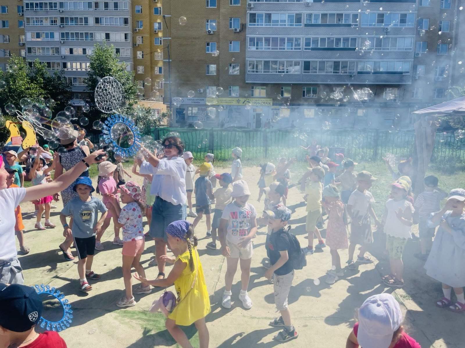 Шоу гигантских мыльных пузырей». — МАДОУ Д/С №134 ГОРОДА ТЮМЕНИ