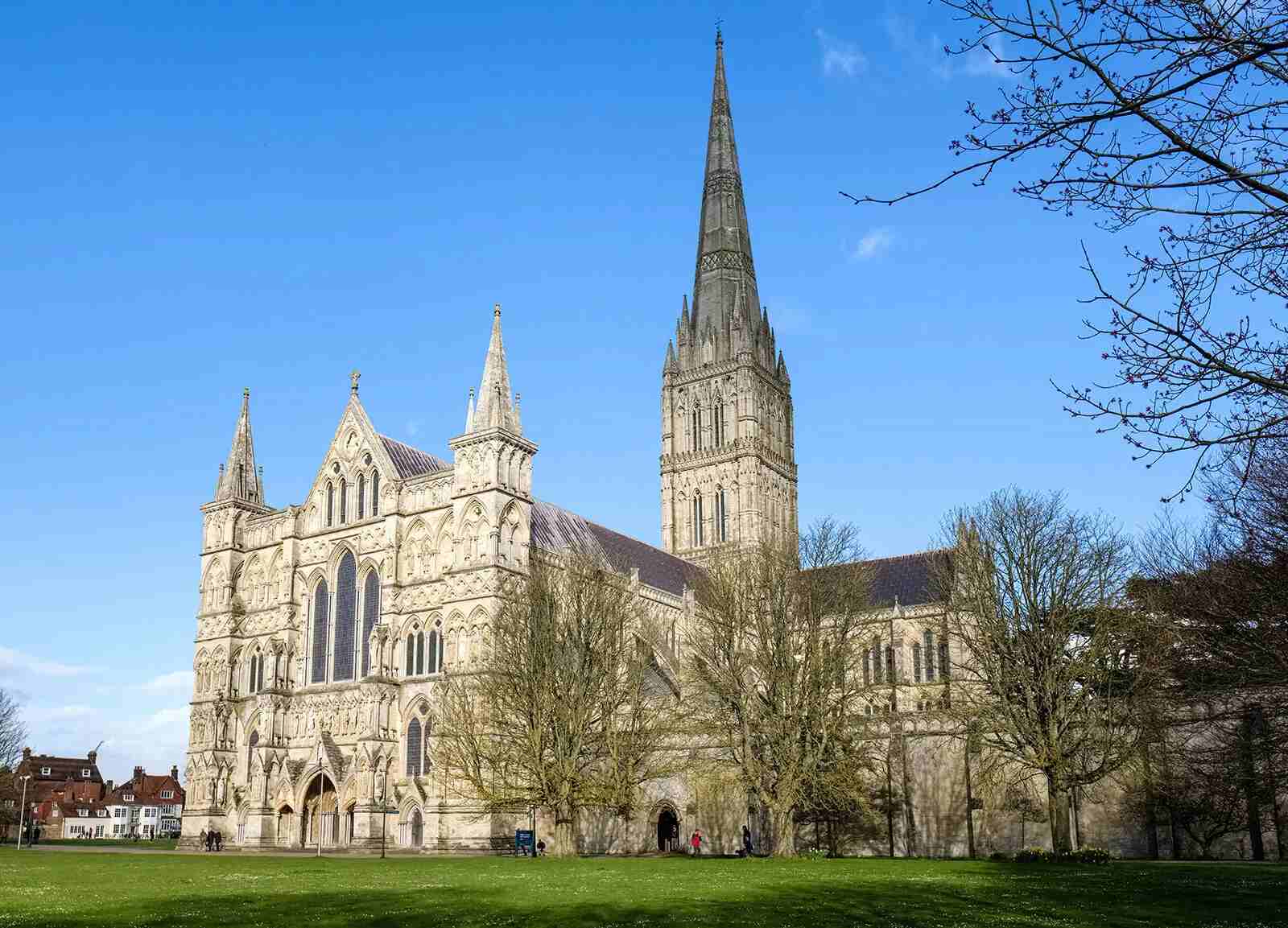 Salisbury Cathedral - Gothic Cathedrals: Exploring Architectural Marvels - image 6