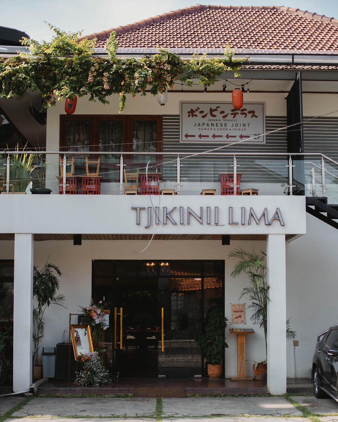 Restoran dengan Bangunan Kolonial Tjikinii Lima