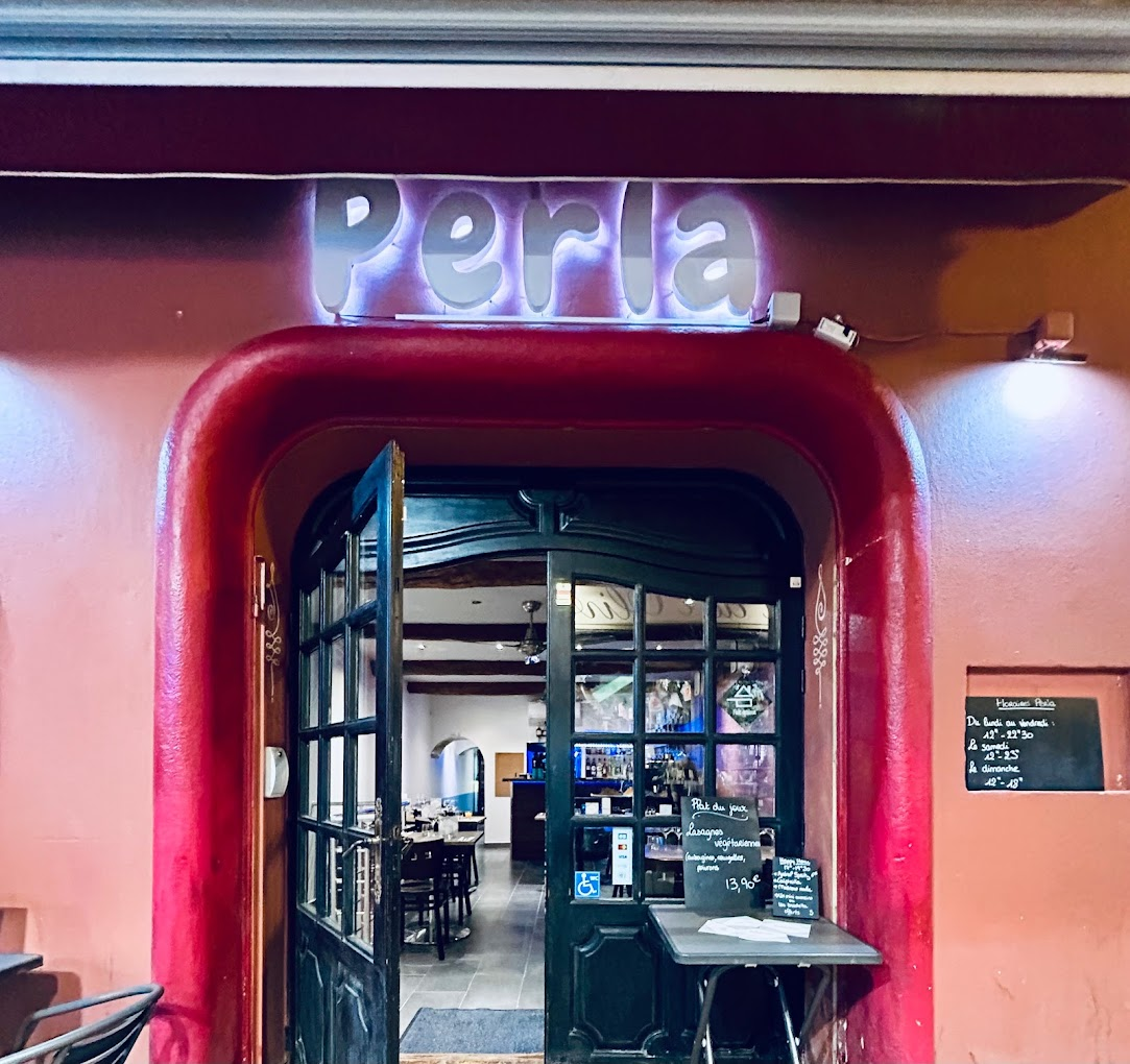 L’extérieur du restaurant La Perla
