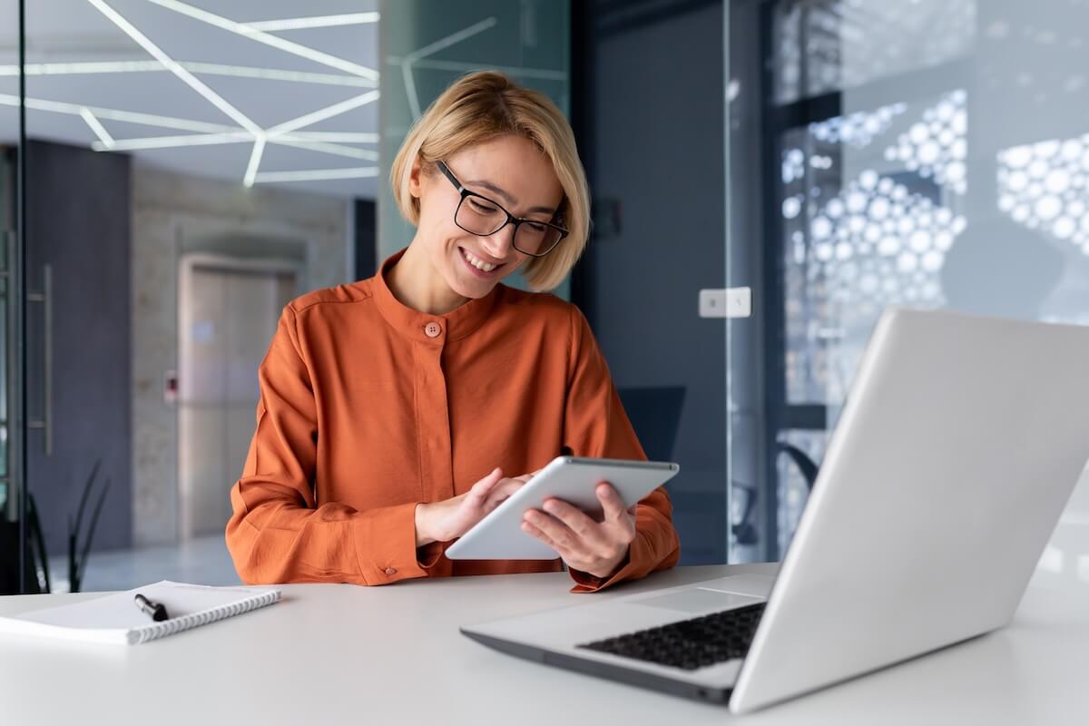 Entrepreneur using a tablet