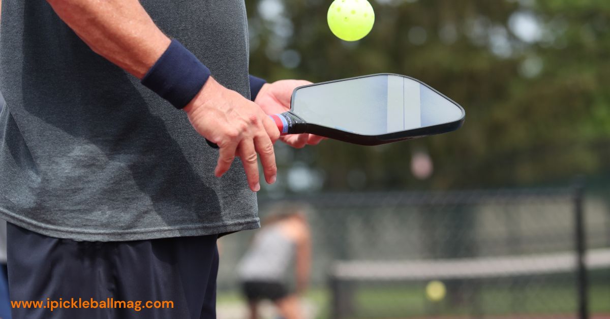 How to Hold Pickleball Paddle