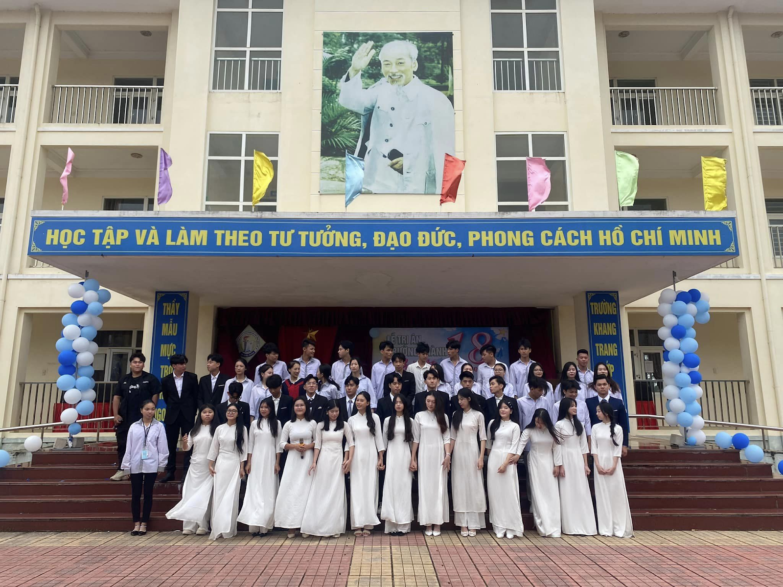 Lễ tri ân và trưởng thành cho học sinh khối 12, khoá học 2021-2024