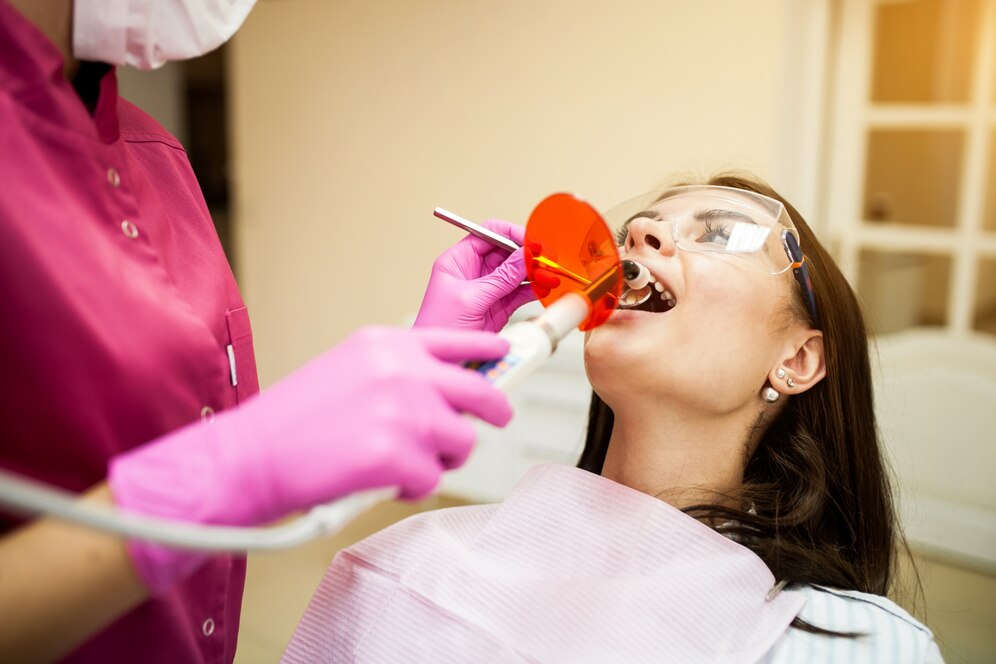 Dental Health Insights: Teeth Whitening Treatment alongside Wisdom Teeth Extraction