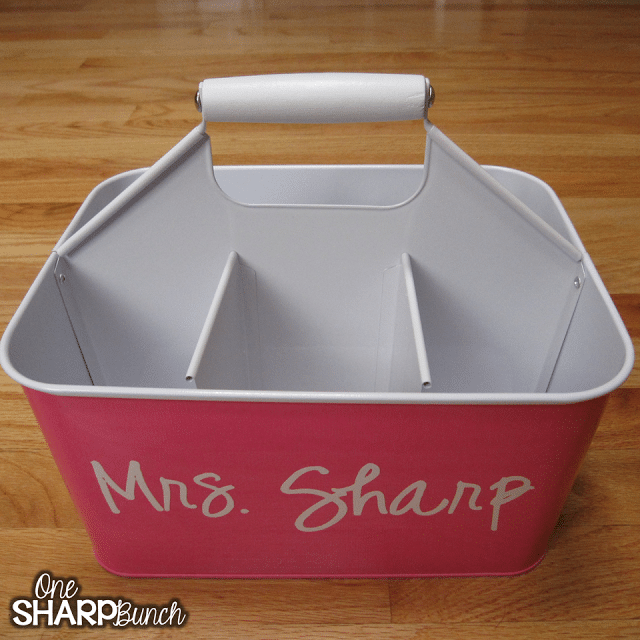 Looking for some classroom DIY ideas that you can create with your Silhouette Cameo?! Head on over to check out these back to school silhouette projects, classroom décor designs and classroom organization ideas! Plus, learn how to cut letters for your bulletin board using any font from your computer and your Cameo!