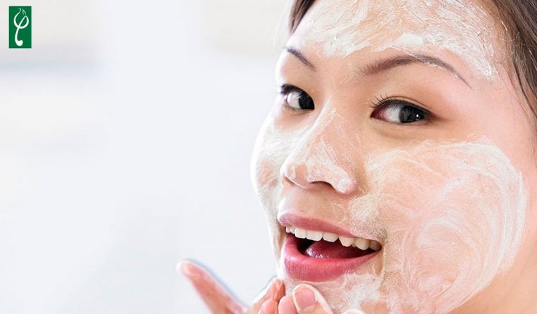 Nên chọn sữa rửa mặt dạng gel và ít bọt cho da dầu mụn