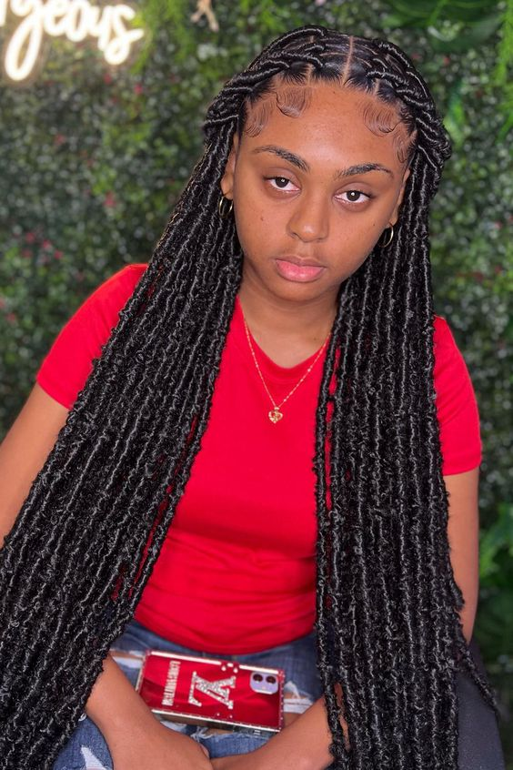 Picture of a girl wearing the stylish faux locs