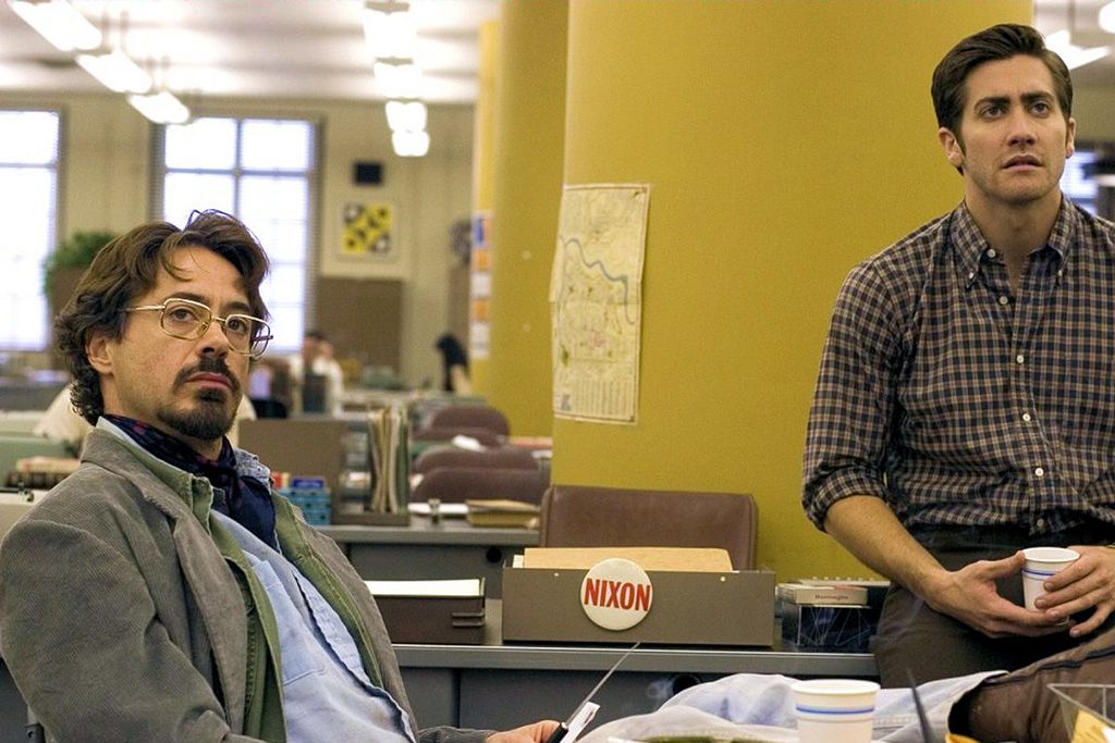 Robert Downey Jr. y Jake Gyllenhaal en sus personajes de Zodiac, la película sobre el asesino del zodíaco.