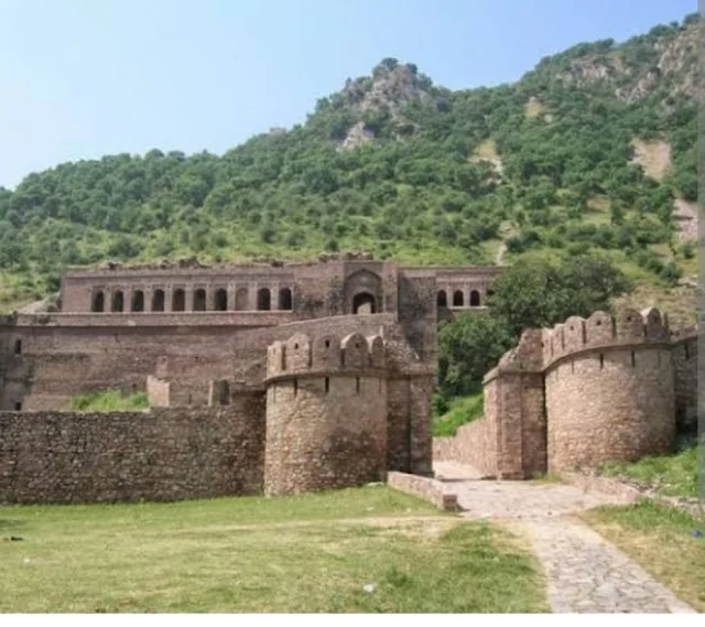 Echoes of Bhangarh: Exploring the Haunted History of Rajasthan’s Infamous Fort