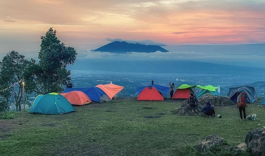 tempat camping terdekat Bukti Cirimpak Camping Ground