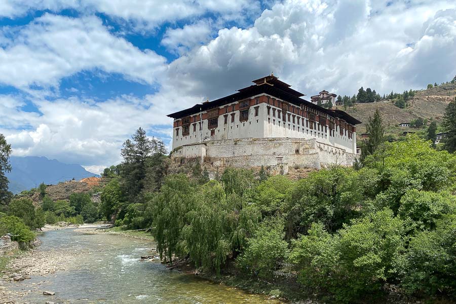 Bhutanese Dzongs - A Blend of History and Architecture - image 1