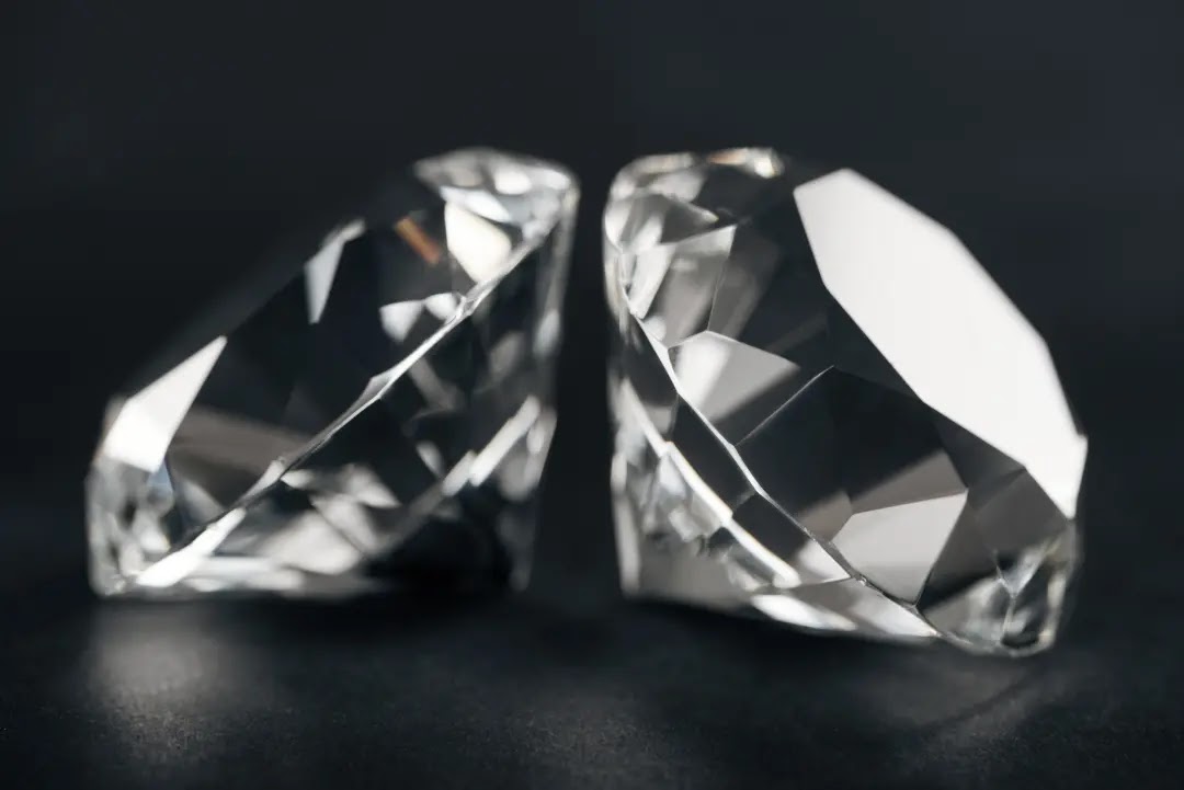 Real vs. Fake Moissanite