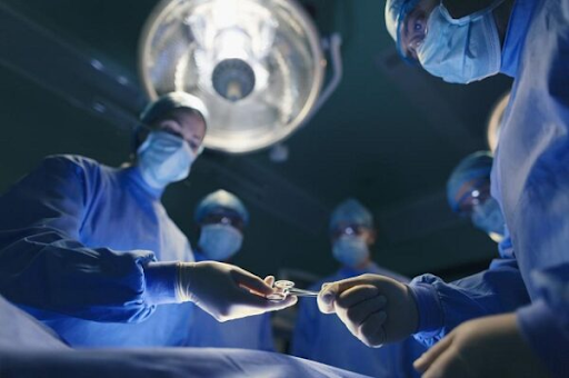 Phẫu thuật sỏi ống mật chủ thường tiến hành sau khi điều trị ổn định bằng nội khoa