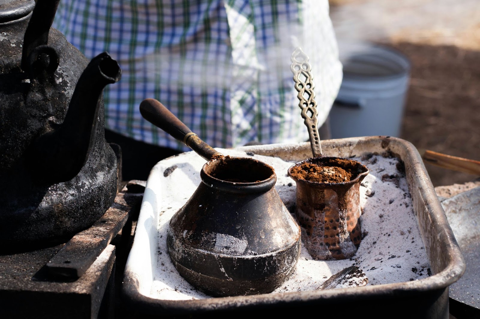 Традиционный восточный метод приготовления кофе на горячем песке
