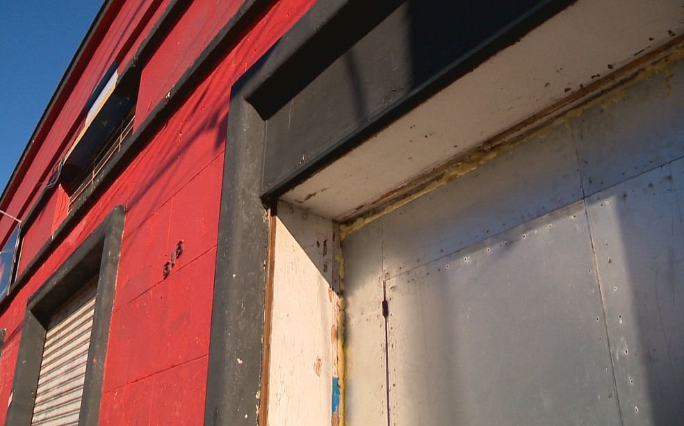 Fachada de local onde houve ataque a tiros, em Pelotas  Foto: Reproduo/RBS TV